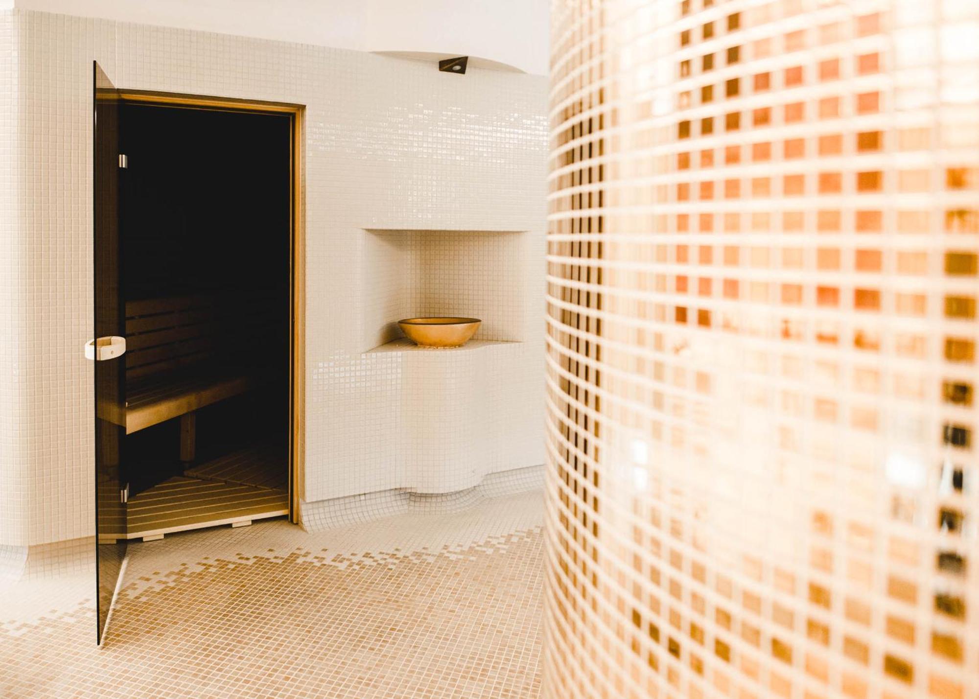 Hotel Court Wellness&Spa Kędzierzyn-Koźle Buitenkant foto