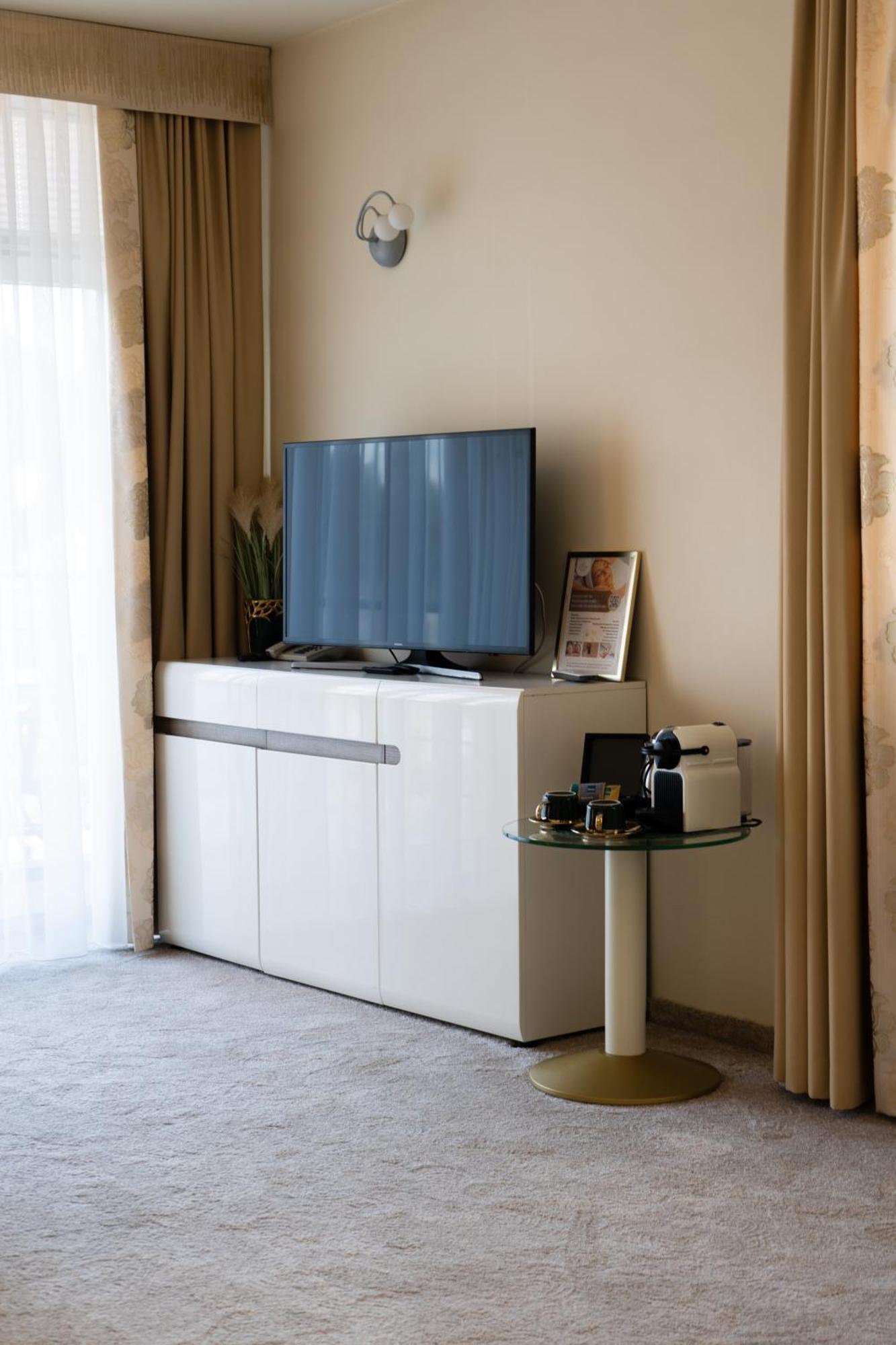 Hotel Court Wellness&Spa Kędzierzyn-Koźle Buitenkant foto