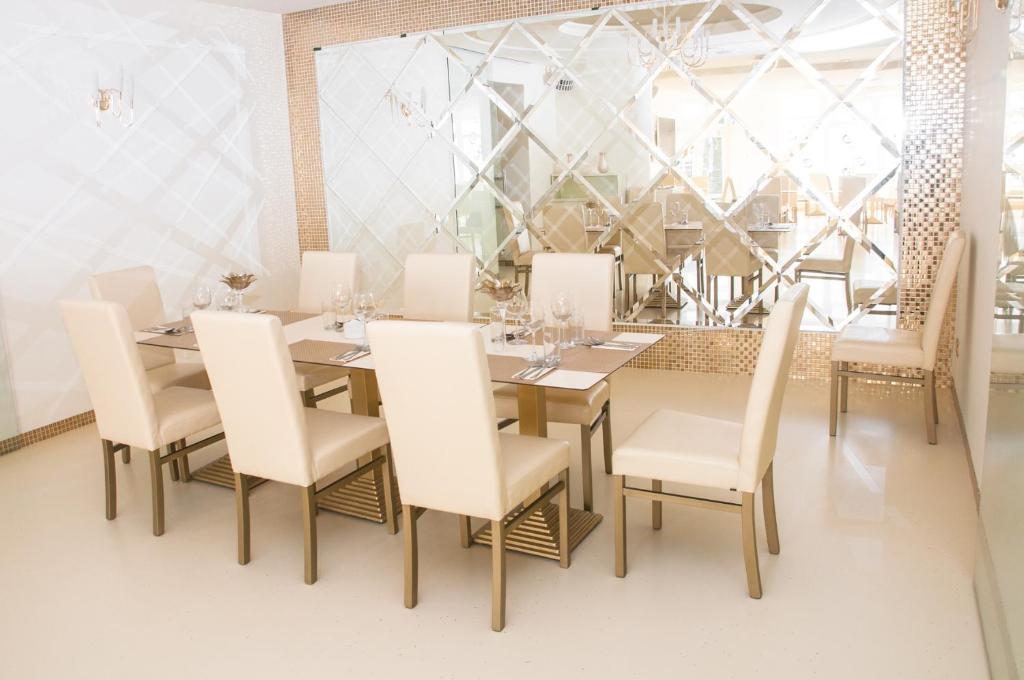 Hotel Court Wellness&Spa Kędzierzyn-Koźle Buitenkant foto